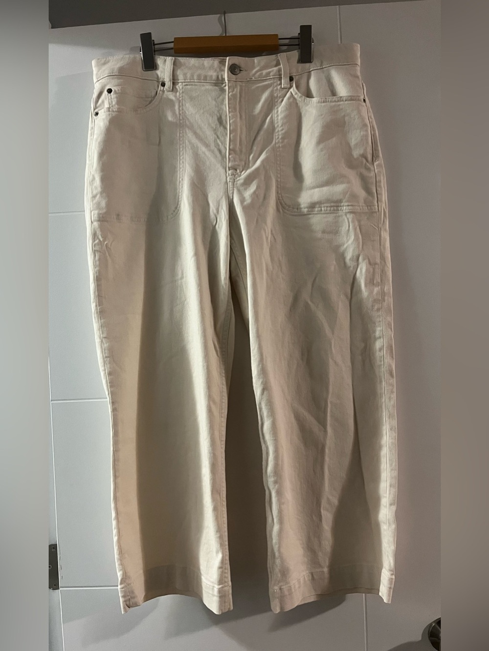Women's Wide Legged Cropped Jeans in Cream